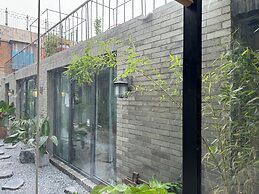 Beijing Hills & Hutong City Retreat
