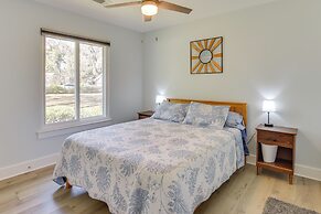 5 Mi to Dtwn Beaufort: Home w/ Screened-in Patio