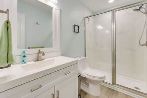 5 Mi to Dtwn Beaufort: Home w/ Screened-in Patio