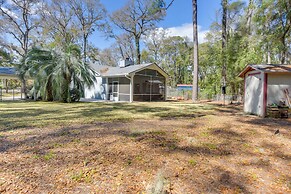 5 Mi to Dtwn Beaufort: Home w/ Screened-in Patio