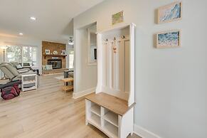 5 Mi to Dtwn Beaufort: Home w/ Screened-in Patio