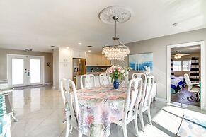 Centrally Located Cocoa Beach Haven: Walk to Shore