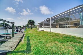 Centrally Located Cocoa Beach Haven: Walk to Shore