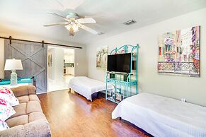 Centrally Located Cocoa Beach Haven: Walk to Shore