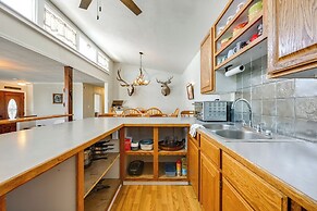 8 Mi to Hiking: Home w/ Patio in Dtwn Pioche