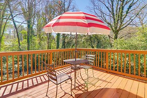6 Mi to Stone Mtn Park: The Forrest Home w/ Deck