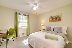 6 Mi to Stone Mtn Park: The Forrest Home w/ Deck