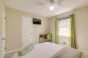 6 Mi to Stone Mtn Park: The Forrest Home w/ Deck