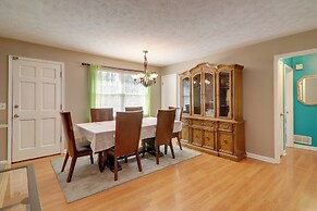 6 Mi to Stone Mtn Park: The Forrest Home w/ Deck