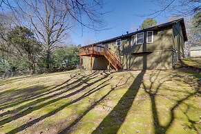 6 Mi to Stone Mtn Park: The Forrest Home w/ Deck