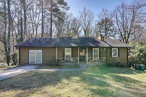 6 Mi to Stone Mtn Park: The Forrest Home w/ Deck
