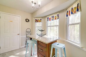 6 Mi to Stone Mtn Park: The Forrest Home w/ Deck