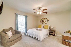 6 Mi to Stone Mtn Park: The Forrest Home w/ Deck