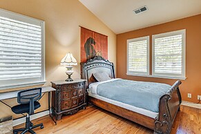 Luxe Vineyard Villa w/ Views & Fire Pit in Loomis!