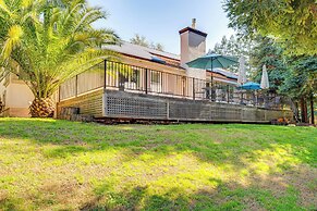 Luxe Vineyard Villa w/ Views & Fire Pit in Loomis!