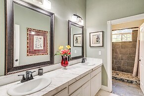 Luxe Vineyard Villa w/ Views & Fire Pit in Loomis!