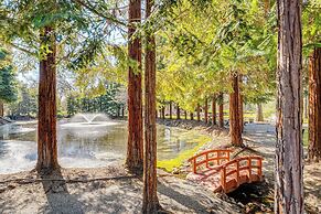 Luxe Vineyard Villa w/ Views & Fire Pit in Loomis!