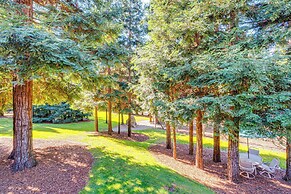 Luxe Vineyard Villa w/ Views & Fire Pit in Loomis!