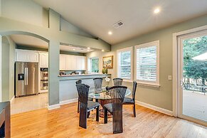 Luxe Vineyard Villa w/ Views & Fire Pit in Loomis!