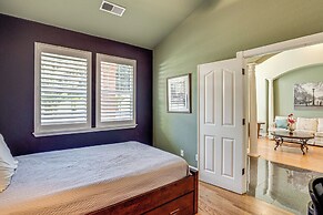 Luxe Vineyard Villa w/ Views & Fire Pit in Loomis!