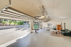 Luxe Vineyard Villa w/ Views & Fire Pit in Loomis!