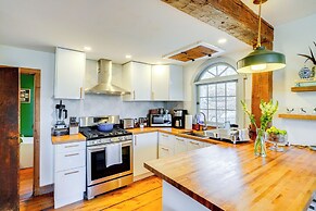 Hike, Ski & More: Restored 1845 Catskills Home