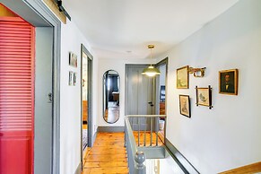 Hike, Ski & More: Restored 1845 Catskills Home