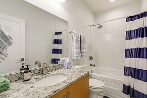 7 Mi to Dtwn Asheville: Apt w/ Sauna Access!