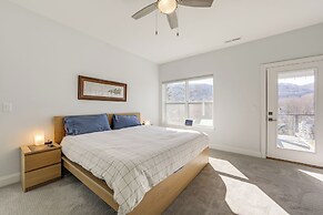 7 Mi to Dtwn Asheville: Apt w/ Sauna Access!