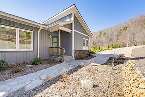 7 Mi to Dtwn Asheville: Apt w/ Sauna Access!