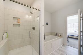 7 Mi to Dtwn Asheville: Apt w/ Sauna Access!