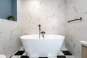 Modern Spacious 2BR Steps to Cismigiu Gardens