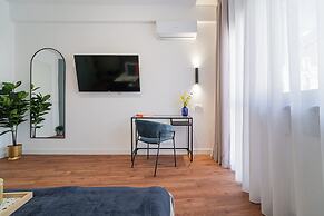 Modern Spacious 2BR Steps to Cismigiu Gardens