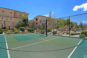 New Stylish 1BR Apt With Heated Pool Gym Yoga Studio