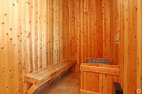 New Stylish 1BR Apt With Heated Pool Gym Yoga Studio