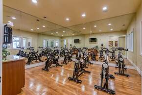New Stylish 1BR Apt With Heated Pool Gym Yoga Studio