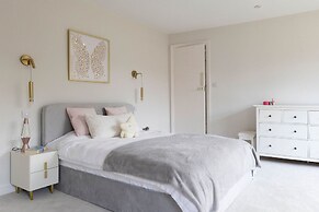 Country Retreat - Sleeps 14 - Large Garden