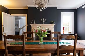 Country Retreat - Sleeps 14 - Large Garden