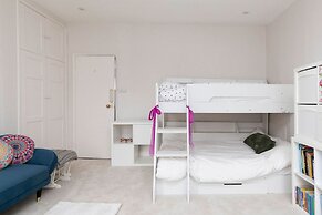Country Retreat - Sleeps 14 - Large Garden