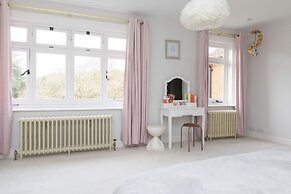 Country Retreat - Sleeps 14 - Large Garden