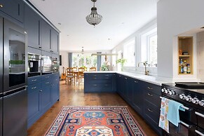 Country Retreat - Sleeps 14 - Large Garden