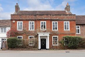 Country Retreat - Sleeps 14 - Large Garden