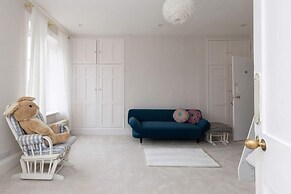 Country Retreat - Sleeps 14 - Large Garden