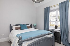 Country Retreat - Sleeps 14 - Large Garden