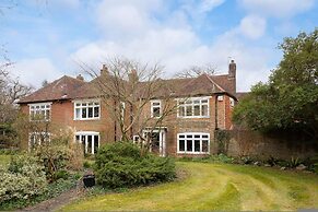 Country Retreat - Sleeps 14 - Large Garden