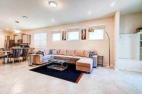 15976 Spacious Charming Family Getaway