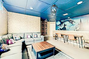 15976 Spacious Charming Family Getaway