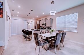 15976 Spacious Charming Family Getaway