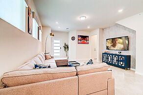 15976 Spacious Charming Family Getaway