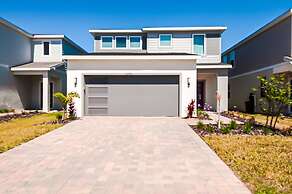 15976 Spacious Charming Family Getaway